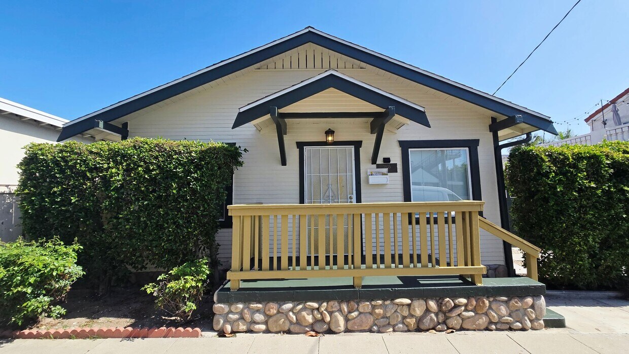 Foto principal - Charming Home in Alamitos Heights – Full o...