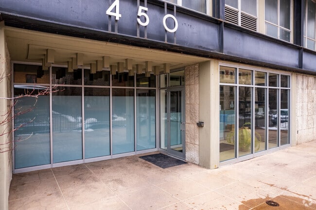 Entrance - 450 W Briar Pl