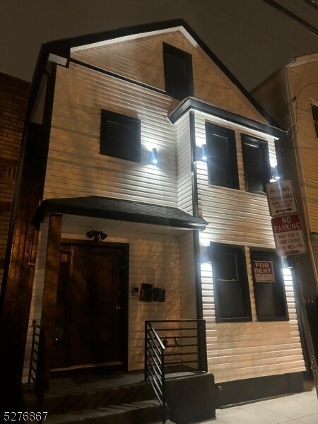 Building Photo - 654 S 12th St