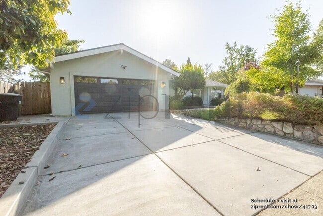 Building Photo - 416 Claydon Way