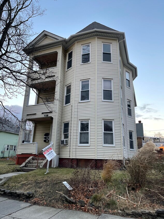 Primary Photo - 21 Houghton St