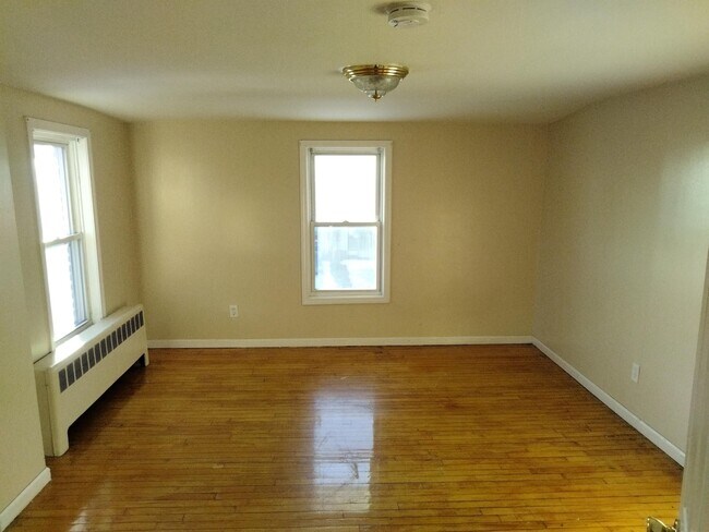 Building Photo - 470 Wethersfield Ave