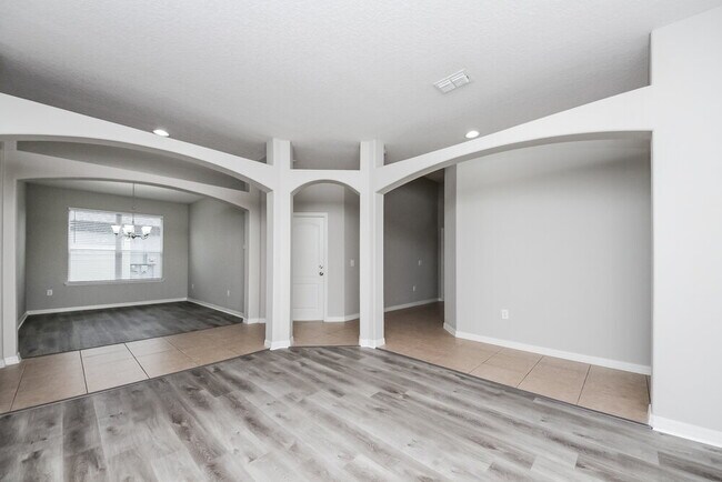 Foto del edificio - 2041 The Oaks Blvd