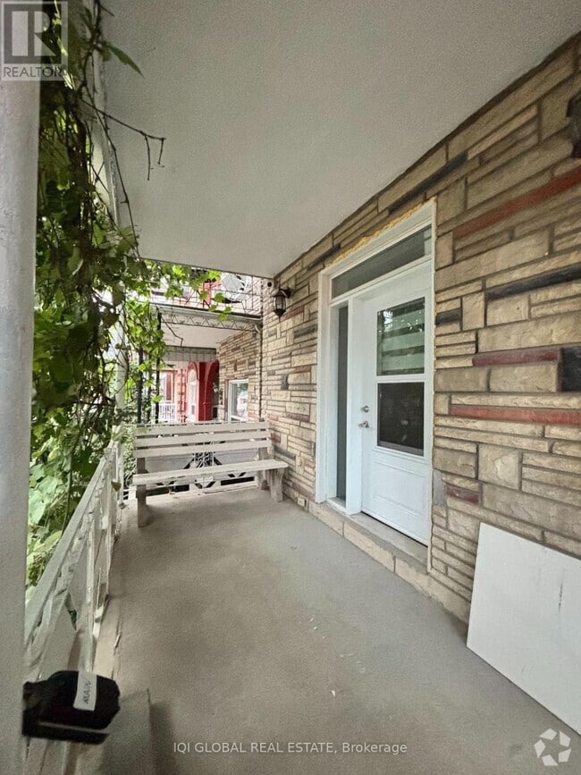 Building Photo - 475 Ossington Ave