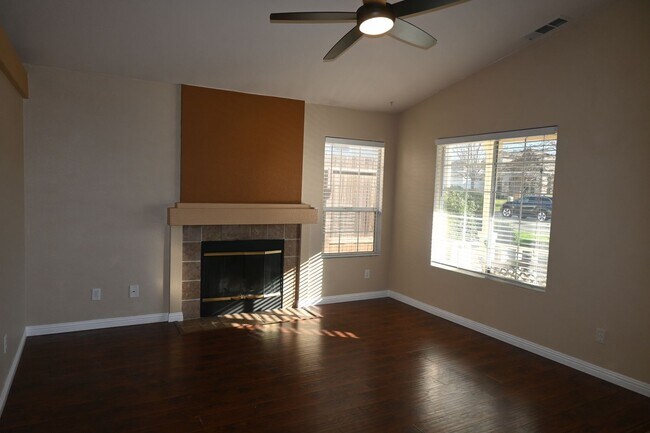 Foto del edificio - Resident Benefit Package Property