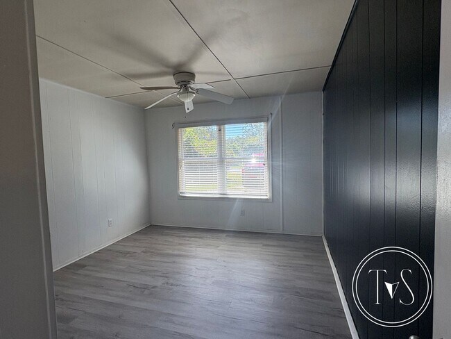 Building Photo - RATE DROP ALERT (was $2000/month) and FALL...