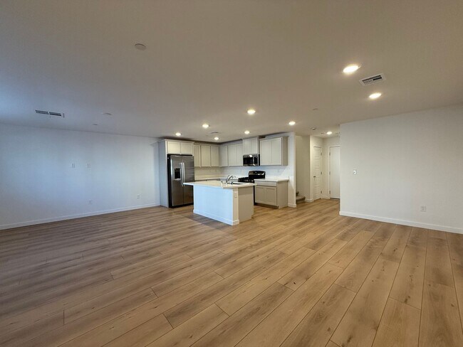 Foto del edificio - ONLY 1 YEAR OLD, 3BD/2.5BA luxury townhome in Skye Canyon