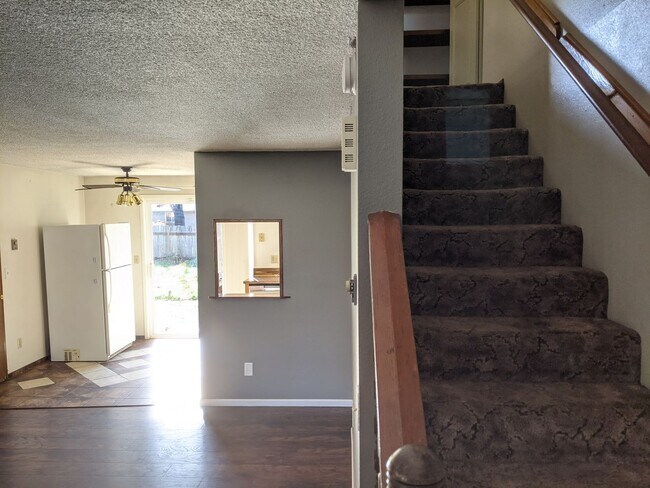 Foto del edificio - 2 bedroom 1 bathroom duplex