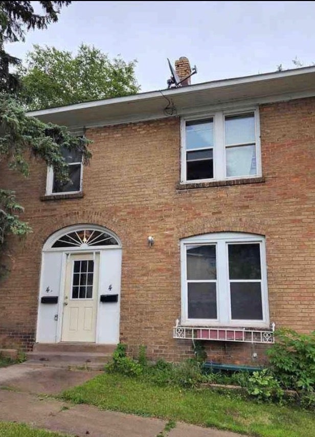 Building Photo - Chisholm Duplex