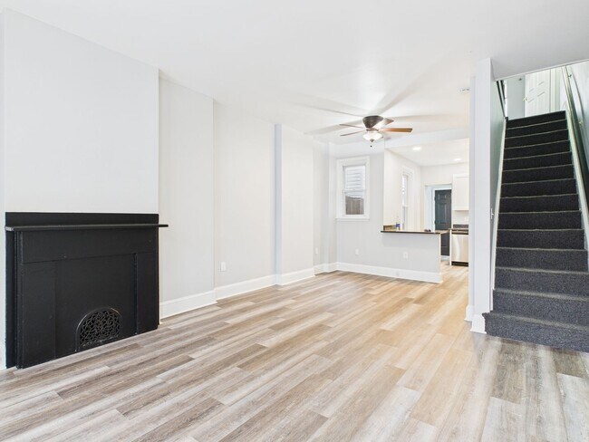 Foto del edificio - FULLY REMODELED 2 STORY TOWNHOME IN UNIVERSITY CITY