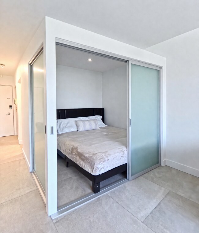 Building Photo - 1540 Haro St