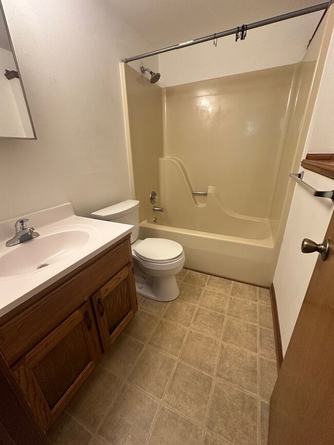 Building Photo - 1383 Parkside Dr