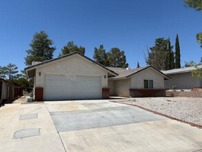 Building Photo - 14256 La Paz Dr