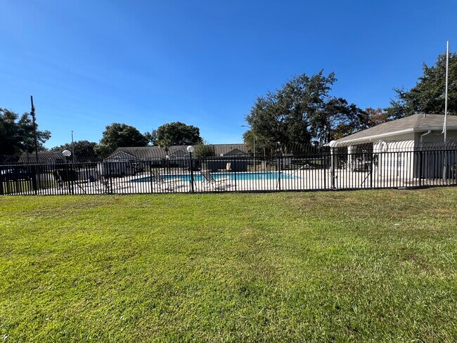 Foto del edificio - 2361 Water View Loop