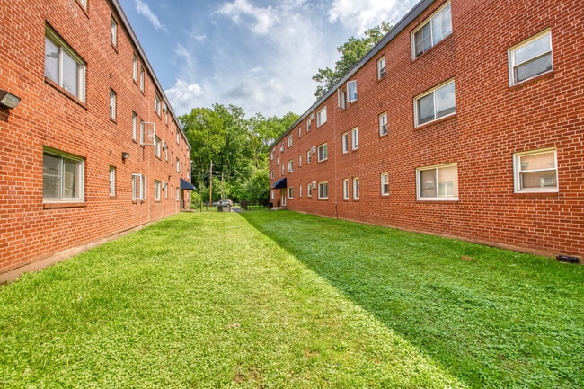 Building Photo - 285 Westland St