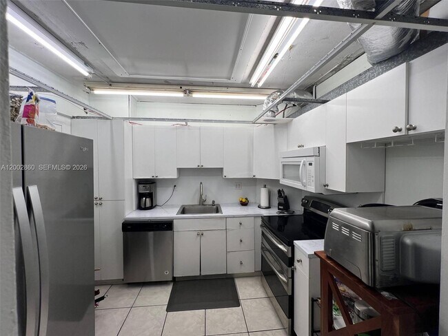 Foto del edificio - 300 Bayview Dr