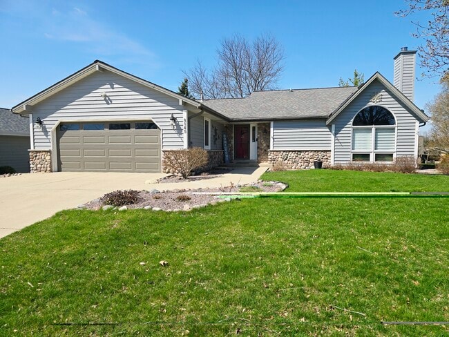 Building Photo - 8145 S White Oak Dr