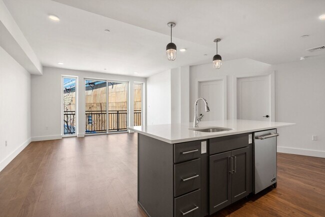 Building Photo - 26 Hichborn St