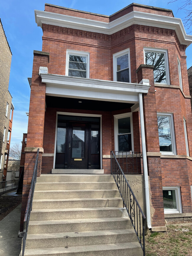 Building Front - 4737 N Maplewood Ave