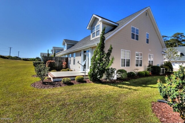 Building Photo - 533 Village Green Dr