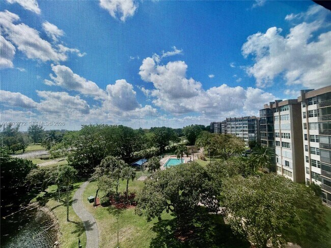 Foto del edificio - 1200 St Charles Pl