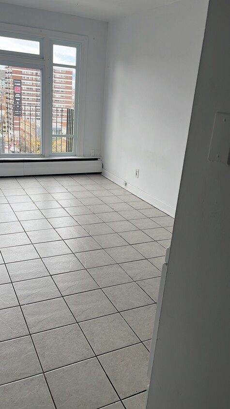 Building Photo - 105 Milton