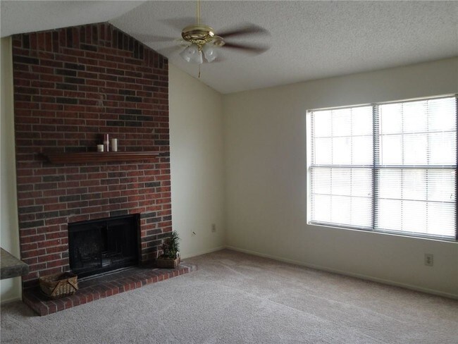 Foto del edificio - 226 Samuel Blvd