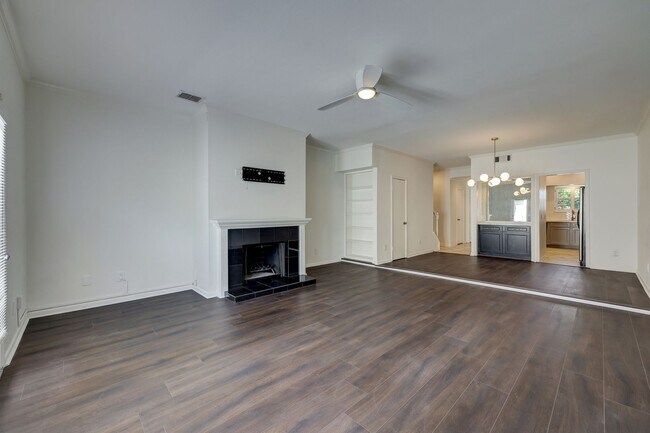 Building Photo - Heart of the Galleria Home for Lease! Move...