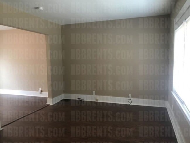 Building Photo - 1206 Reservoir St 2BR/1BA (East Hamilton)