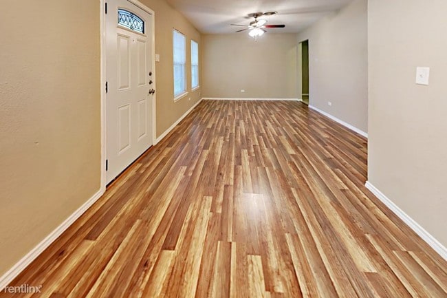 Building Photo - 350 Lemur Dr