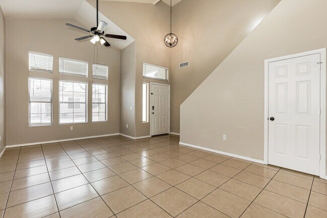 Foto del edificio - 8930 E Capri Ave