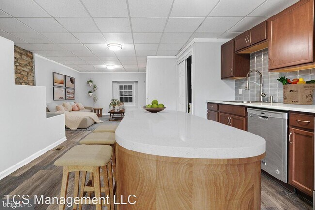 Building Photo - 1 br, 1 bath House - 334 N Water St
