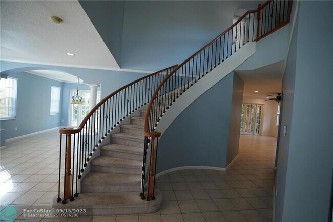 Building Photo - 6370 Stonehurst Cir