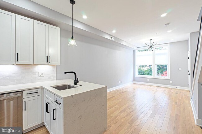 Foto del edificio - 1219 Wylie St NE