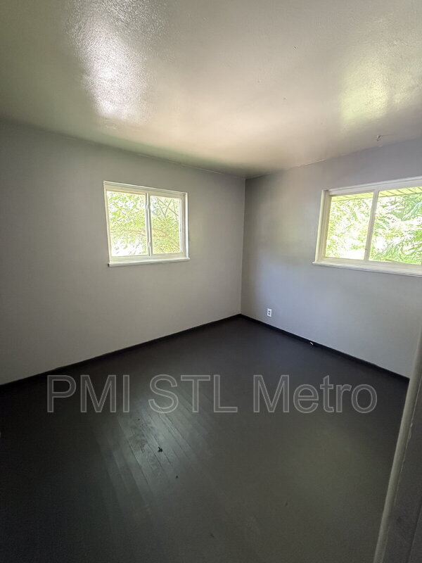 Building Photo - 10736 Spring Garden Dr