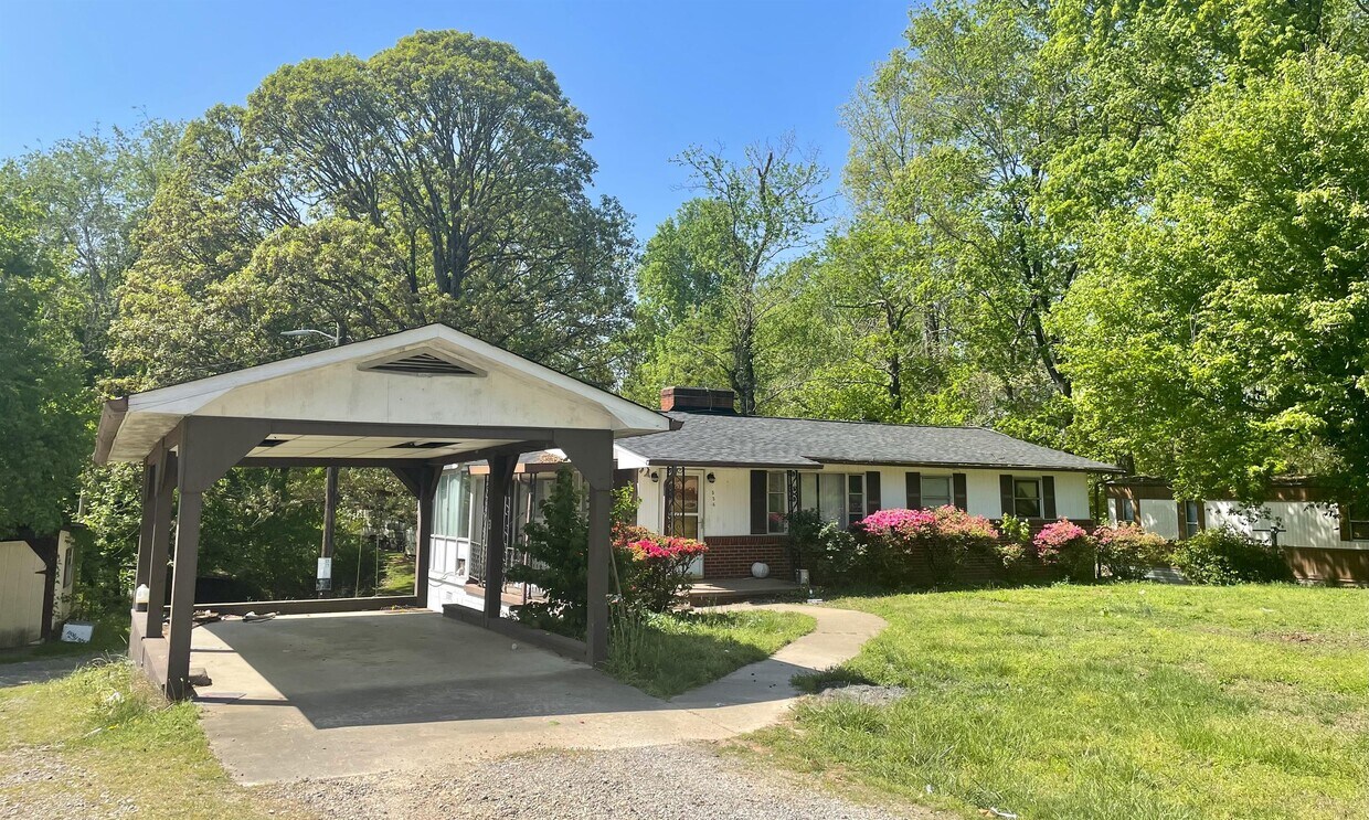 534 Speedway Rd, North Wilkesboro, NC 28659 House Rental in North