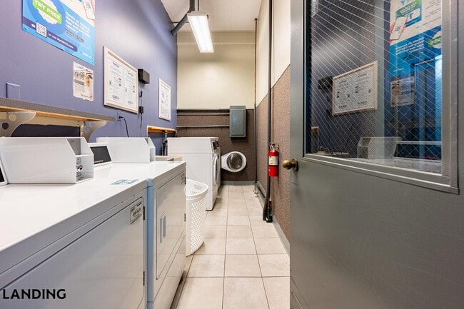 Building Photo - 45 Willow St