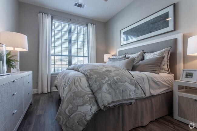 2 BR, 2 BA - 990 SF - 2111 Austin Apartments