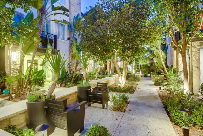Building Photo - 7867 Modern Oasis Dr