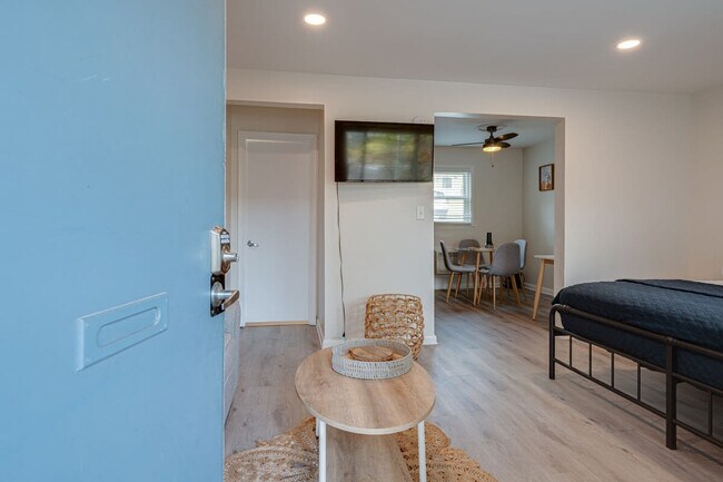 Foto del edificio - 801 Hillview Heights