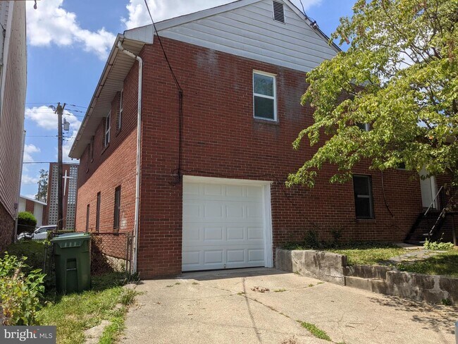 Building Photo - 3522 W Caton Ave