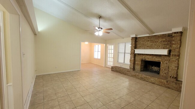 Foto del edificio - 3/2/2 in Frenship with a Sunroom