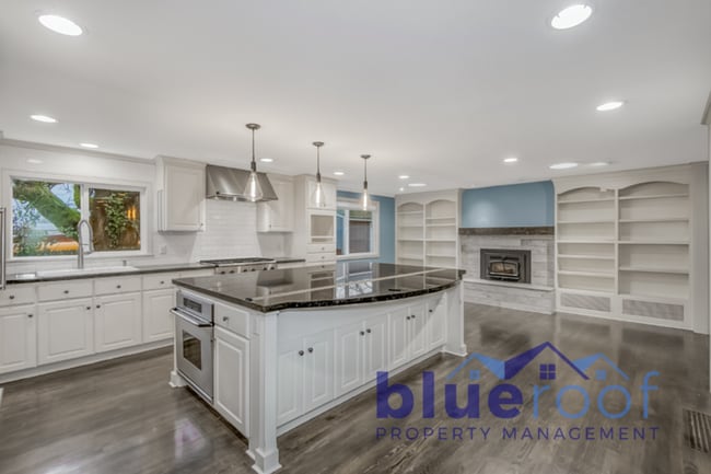 Building Photo - 8045 SW West Slope Dr