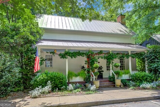 Building Photo - 9043 Selborne Ln