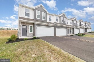 Building Photo - 7851 Briarwood Dr