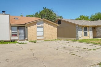 Building Photo - 5613 Lochmoor