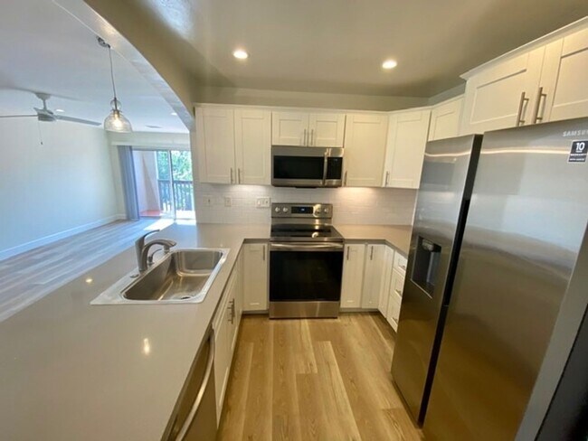 Foto del edificio - Newly Renovated Two Bed, Two bath La Costa...