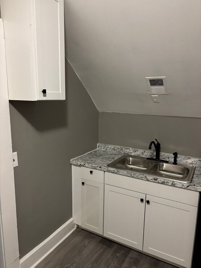 Foto del edificio - Eighteenth Ave 3011