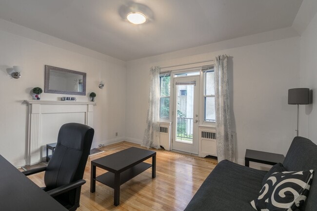 Building Photo - 6210 Chemin Deacon