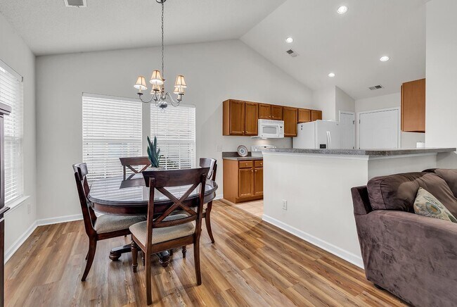 Foto del edificio - 765 Riverward Dr